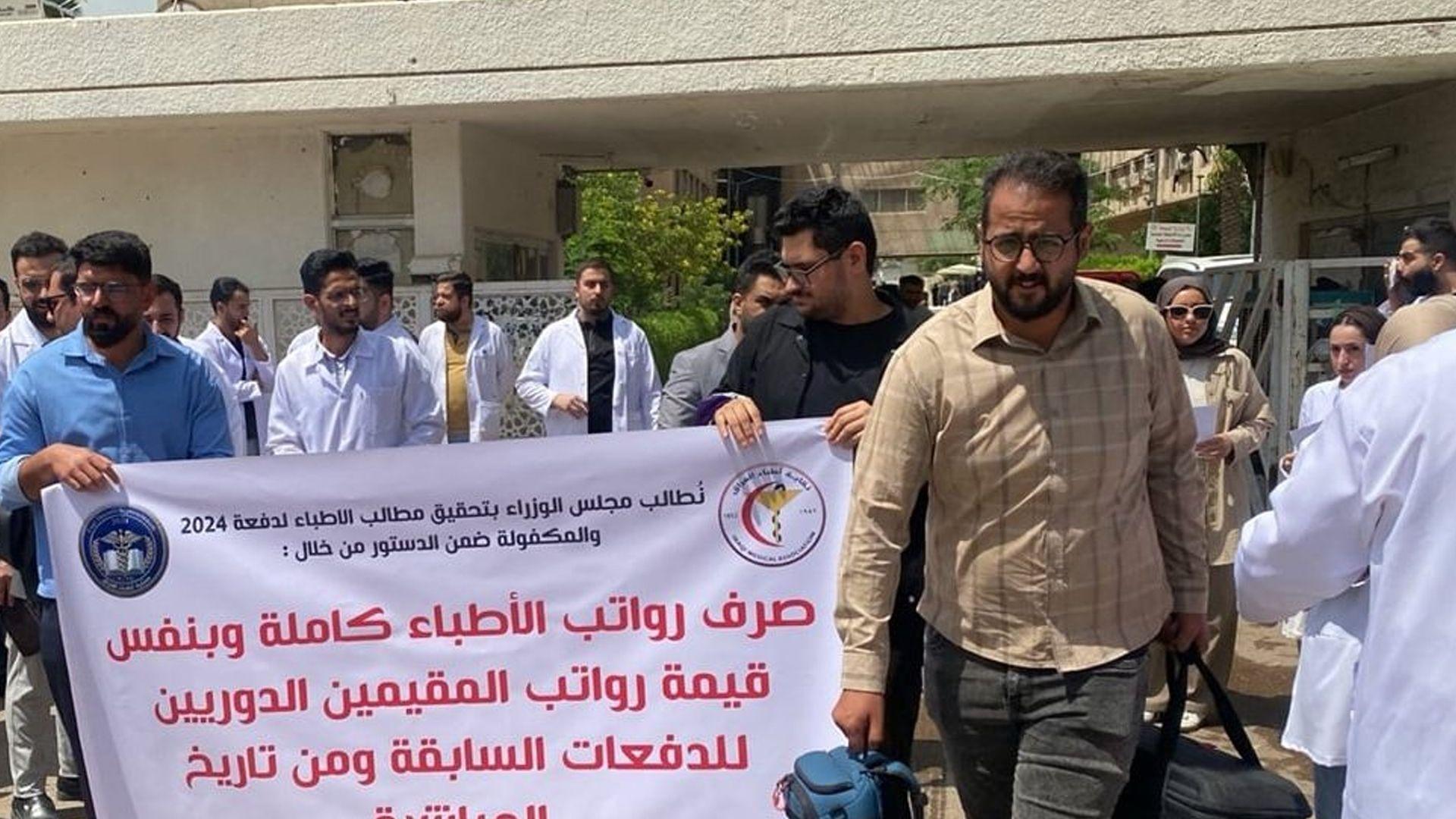 لە عیراق موچەی پزیشکانی گرێبەست زیاد دەکرێت
